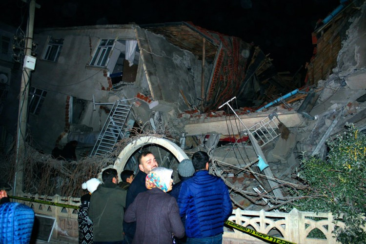 Kamere snimile razorni potres u Turskoj tokom TV programa uživo