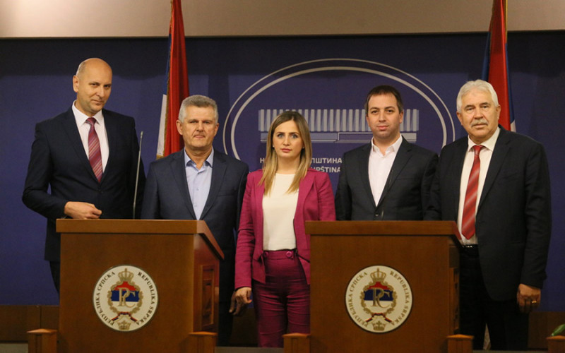 TRAŽE MINISTARSKA MJESTA I BROJNE JAVNE FUNKCIJE Na spisku i ustanove iz Bijeljine