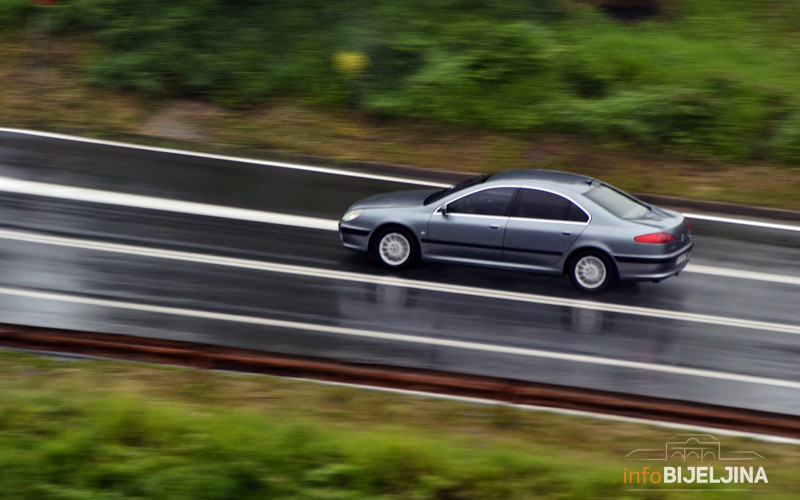 Klizavi kolovozi, slab snijeg na planinama