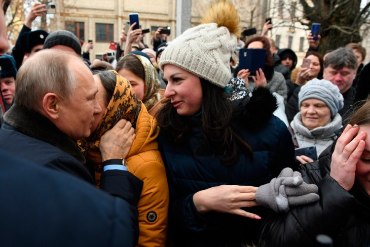 Djevojka zaprosila Putina, pogledajte njegovu reakciju