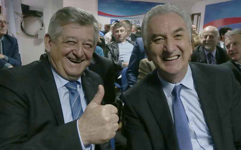 MIĆIĆ NEĆE NA PREDSJEDNIŠTVO Da li će Šarović raspuštanjem SDS u Bijeljini ugroziti sam sebe