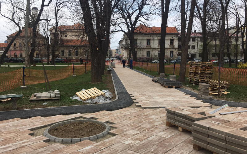 Radovi na uređenju Gradskog parka odmiču po planu /FOTO/