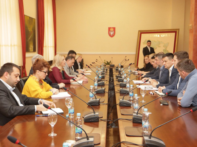 Sastanak Željke Cvijanović sa najvišim zvaničnicima Srpske povodom virusa korona