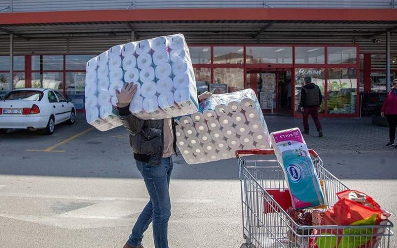 Psiholozi objašnjavaju zašto ljudi kupuju ZALIHE TOALET PAPIRA