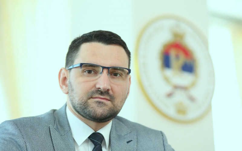 MINISTAR ZARAŽEN U KAFIĆU Klokićev sekretar pozitivan na virus korona, u izolaciji i službenici ministarstva