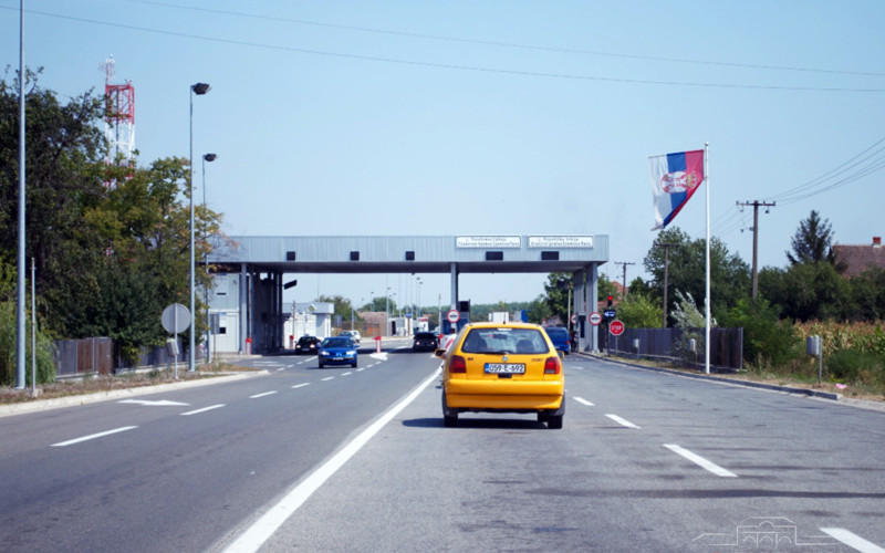 Vučić: Od sutra zatvaranje graničnih prelaza za putnički saobraćaj