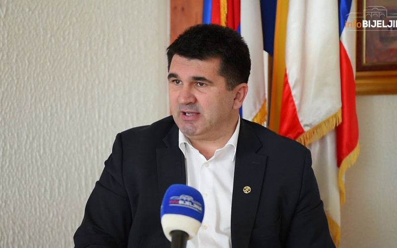 Savić: Stanovnici da ne idu u mjesta u kojima je potvrđen virus korona