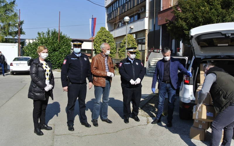 Kompanija TRB donirala zaštitna odijela Policijskoj upravi Bijeljina  /FOTO/