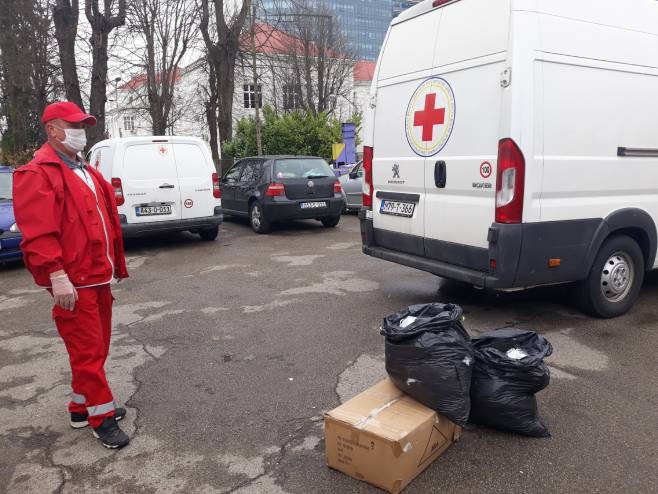 Bijeljina: Podijeljeno 1.000 zaštitnih maski penzionerima