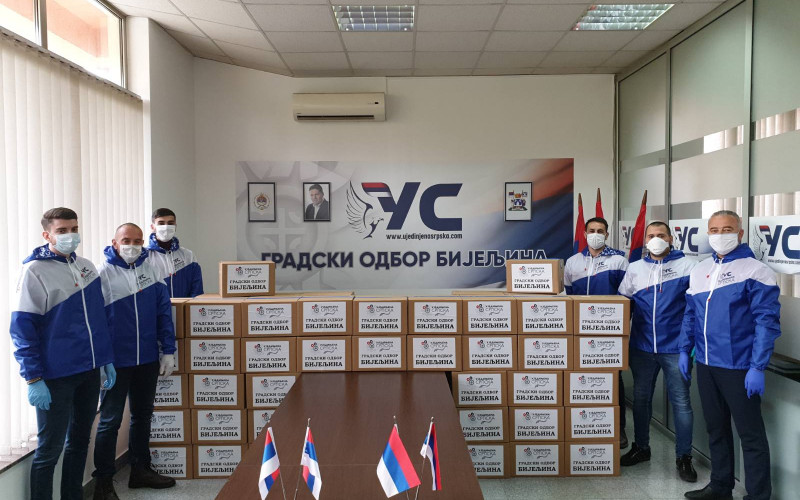 Ujedinjena Srpska Bijeljina uručila pakete pomoći starijim sugrađanima/FOTO/