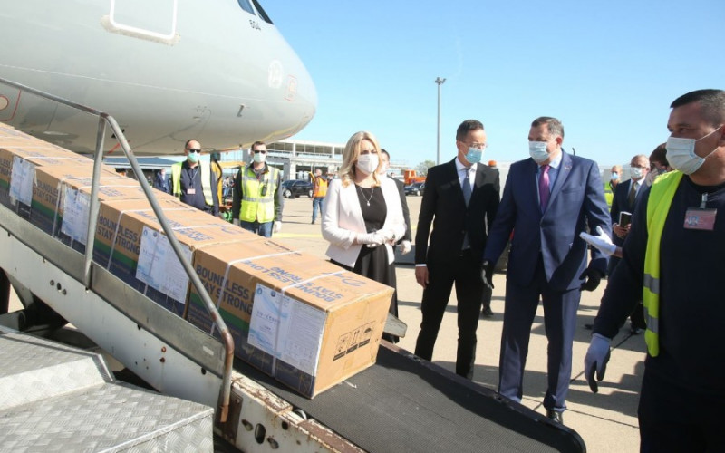 Pomoć iz Mađarske stigla na banjalučki aerodrom