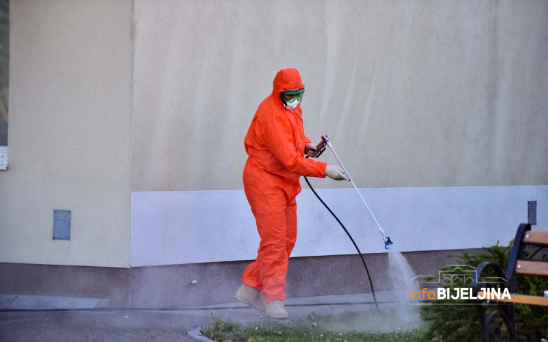 Bijeljina: Ruski tim dezinfikovao Dom zdravlja i karantin za pozitivne na virus