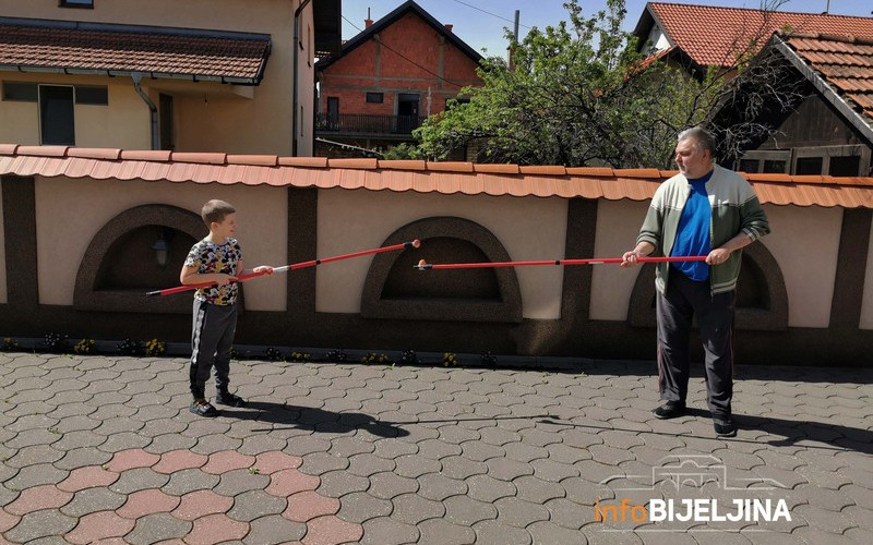 Vaskrs u doba korone: Bijeljinci na nesvakidašnji način provjerili čije je jaje tvrđe /FOTO/