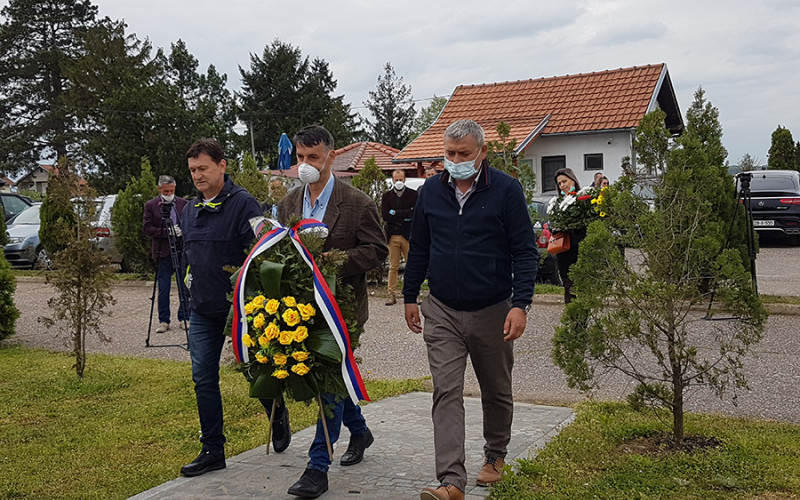 Pomen nastradalim srpskim borcima na Majevici