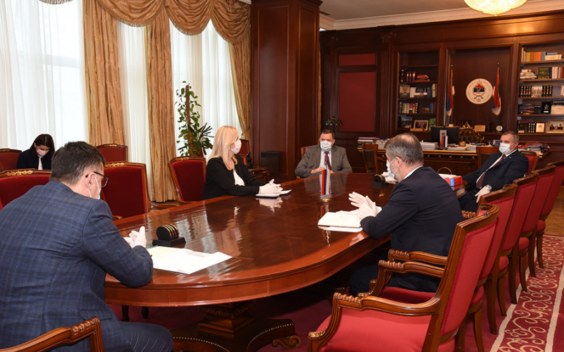 POPUŠTANJE MJERA NAKON 27. APRILA Starijima omogućiti više kretanja, dozvoliti rad manjim radnjama