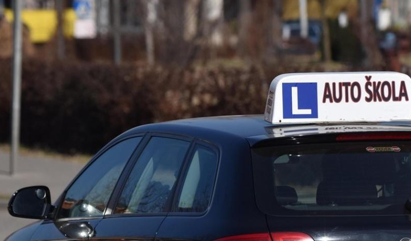 Milan u 76. godini upisao auto-školu i postao vozač