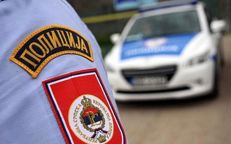 Uhapšen jer je pijan jurio automobilom