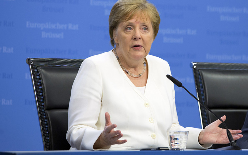 Merkel: Otvoriti granice od 15. juna