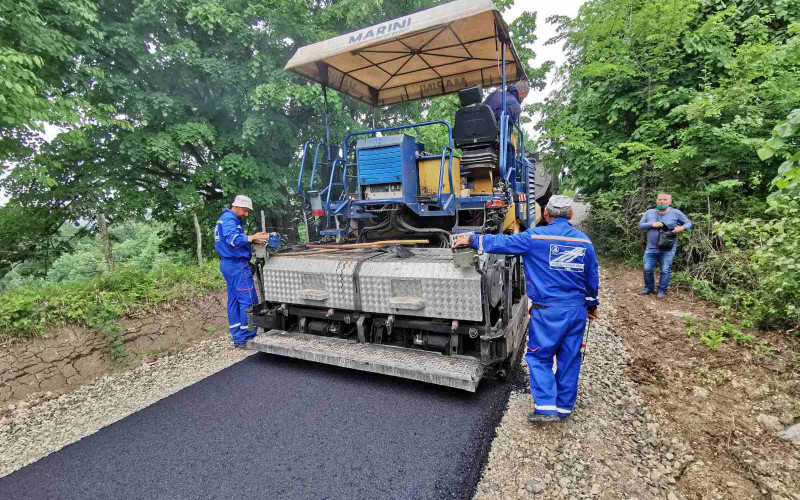 Vlada Republike Srpske finansirala novi asfalt u Tobutu kod Lopara /FOTO/
