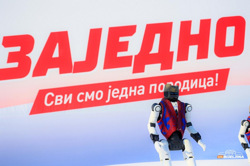 Na skupu u Beogradu humanoidni roboti igrali 