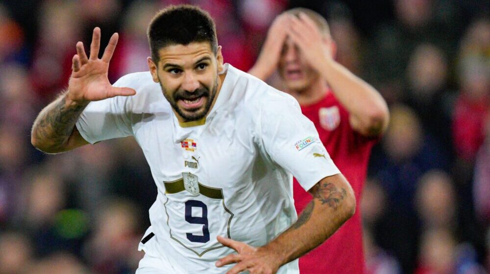 LUDNICA U KATARU Srbi pjevaju 