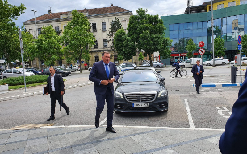 Dodik: DNS-u neće biti oduzete pozicije
