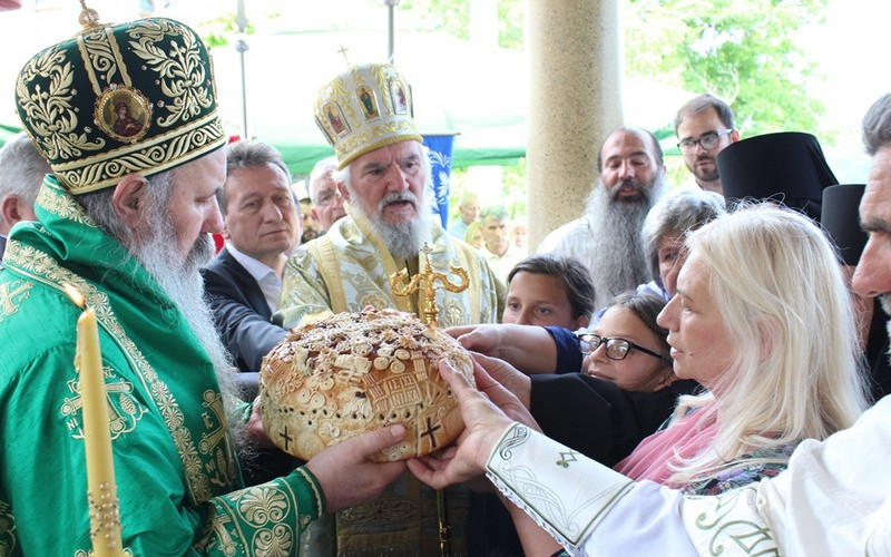 DANAS SVEČANO U MANASTIRU TAVNA Proslavljena krsna slava Silazak svetog Duha na apostole /FOTO/