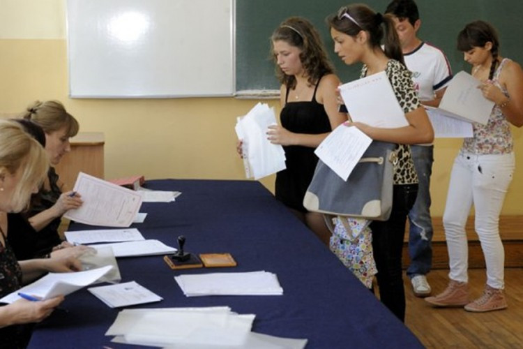 Upis u srednje škole u RS uz obavezne mjere zaštite