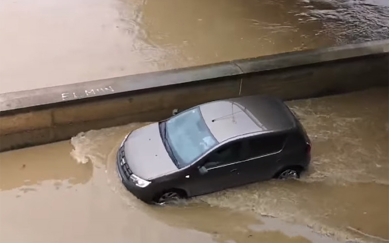 Bosna izlila u Maglaju, u Zavidovićima poplavljene vikendice