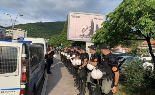 Kordon policije i zatvorena opština: U Budvi se strasti još ne smiruju