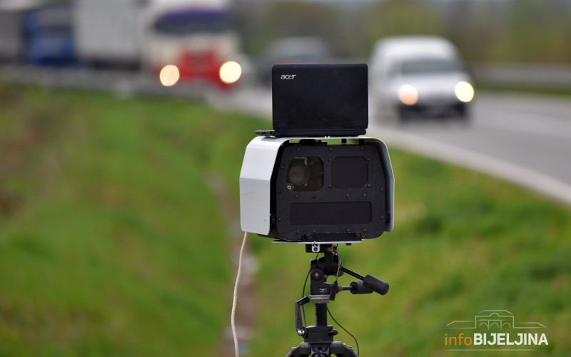 U RS 30 uređaja mjeriće brzinu kretanja vozila non-stop