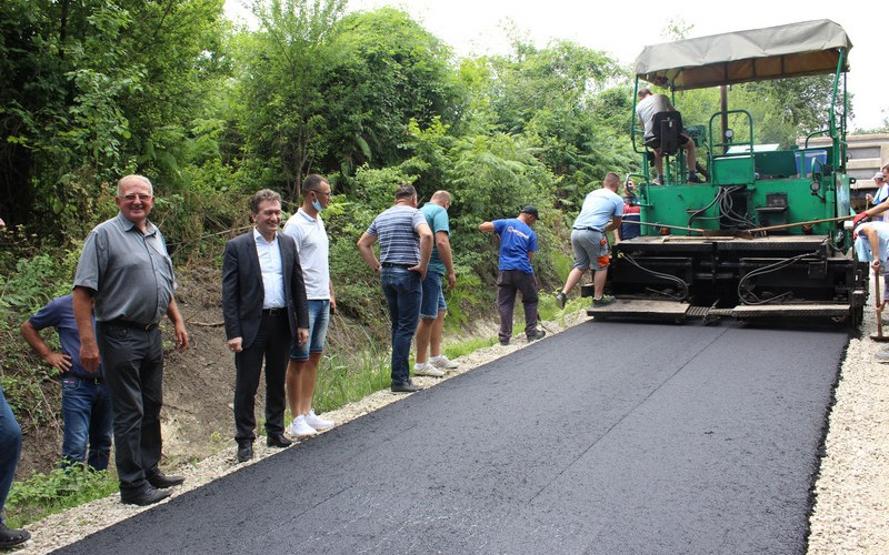 Za asfaltiranje 600 metara puta u Tutnjevcu 60.000 KM