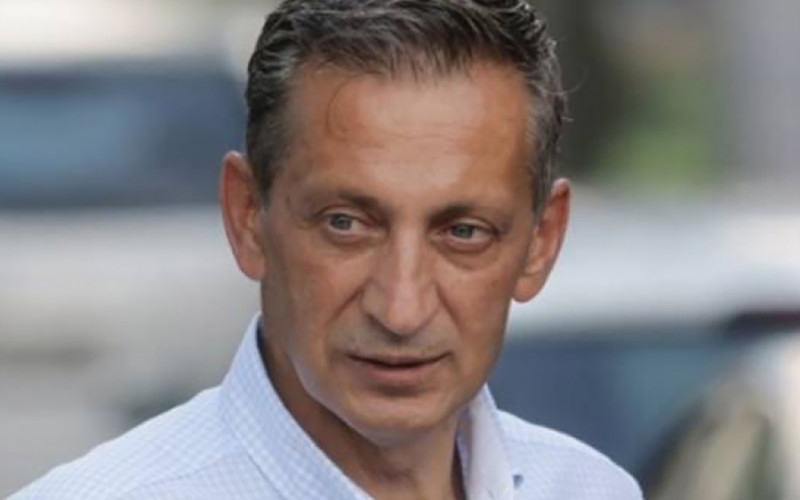 DIPLOME NA SUNCE Propada li pokušaj direktora OBA da svoje obrazovanje proglasi državnom tajnom