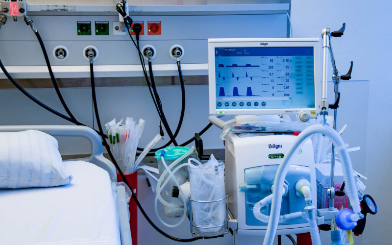 ISPOVIJEST ANESTEZIOLOGA ”Dođu sa blagim simptomima, pa za pola sata ZAVRŠE NA RESPIRATORU”