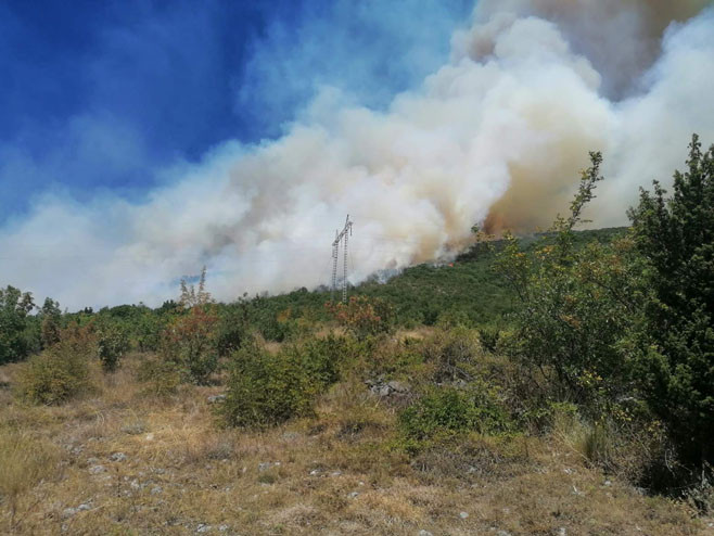 Trebinje: Gori na nepristupačnom terenu