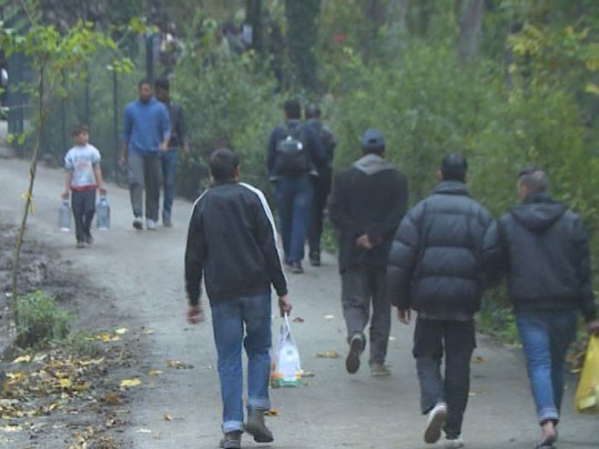 Spriječen ulazak 11 migranata koje je hrvatski MUP dovezao do granice