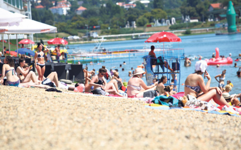 LEGLO ZARAZE: Kupališta krcata, nema ni maske, ni distance!