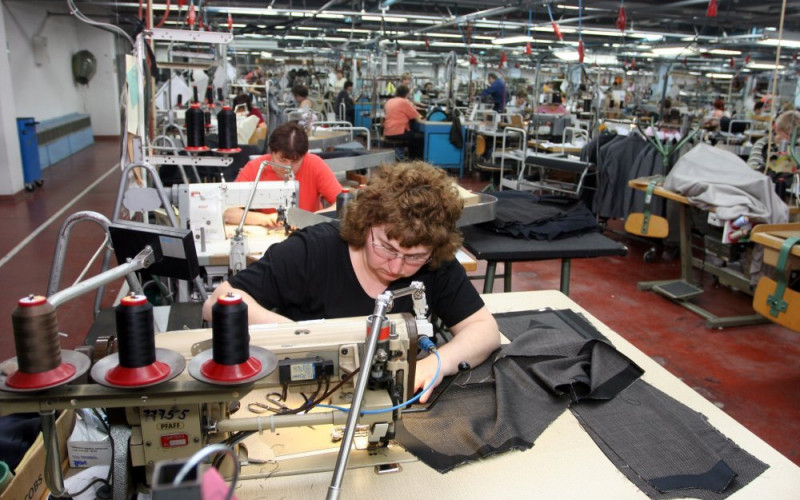 Epidemija prepolovila zaradu u tekstilnoj industriji u Srpskoj: Proljećna kolekcija ostala na lageru