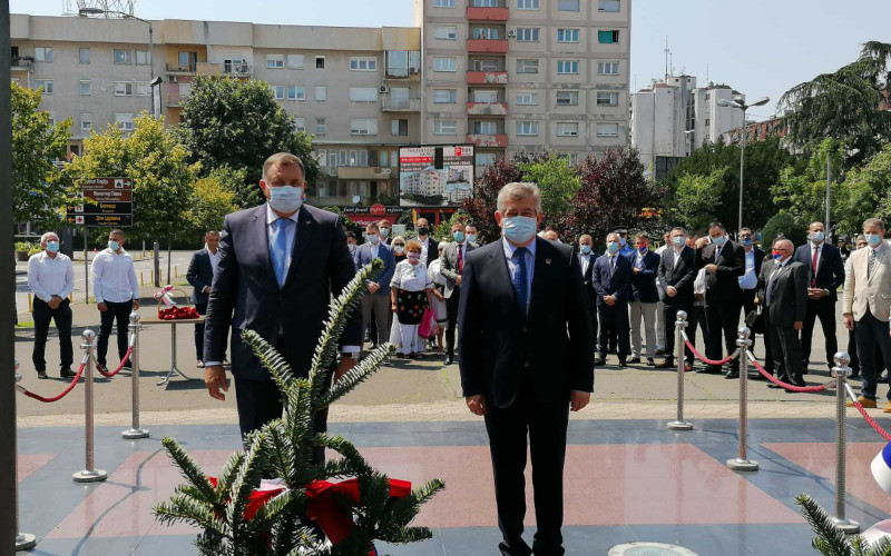 Polaganjem vijenaca završeno obilježavanje slave grada