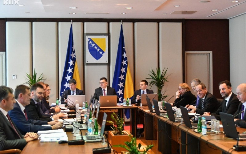 Veliki računi službenika bez pokrića