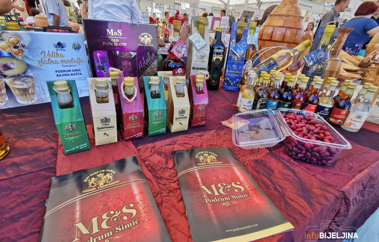 Ugljevik: Sutra Sajam šljive, voćnih rakija i meda
