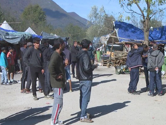 Ko kontroliše trošenje novca za migrante?