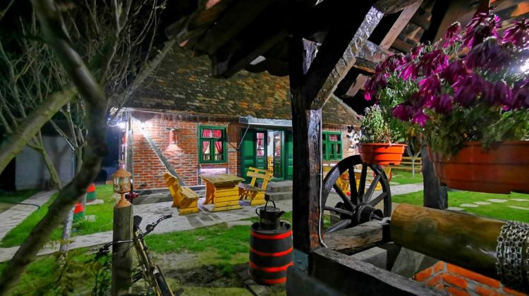 Srednji Dragaljevac kod Bijeljine: Etno restoran 