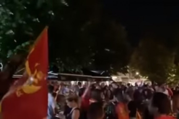 Pristalice DPS-a u Crnoj Gori pjevaju Tompsona, slave Gotovinu i 
