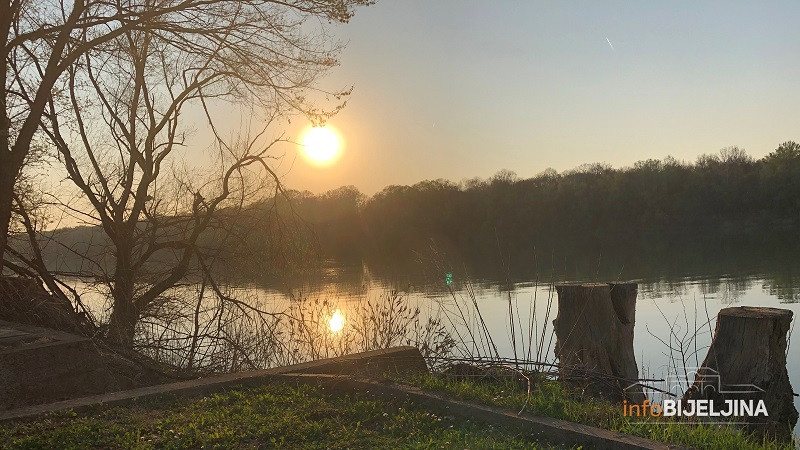 Sutra sunčano, poslije podne kiša na jugoistoku