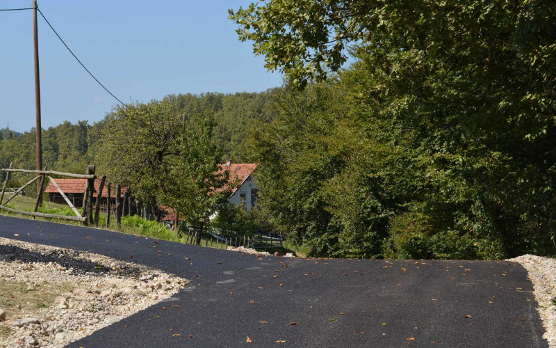 Uz podršku opštine novi kilometar asfalta u Mirosavcima