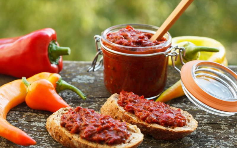 Ovako se pravi najbolji južnjački domaći ajvar: Provereni recept koji nema konkurenciju