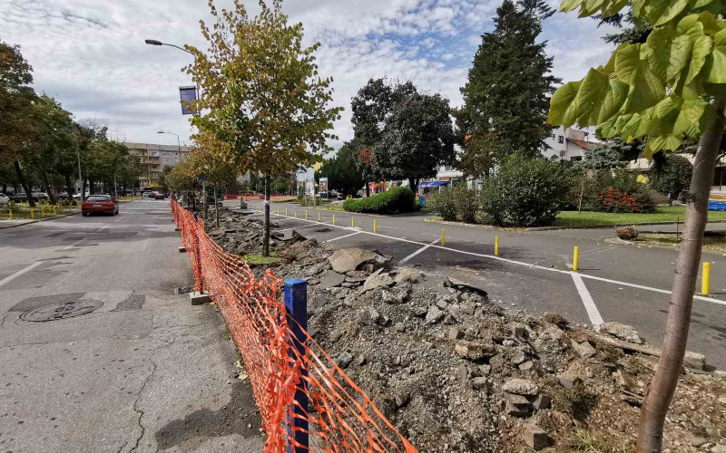 Počela obnova gradskog trga: Ploče umjesto asfalta, mijenjaju i stare stubove rasvjete