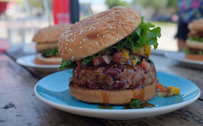 Ogroman novac u igri: Da li je promocija veganskog mesa odraz uverenja ili želje za profitom?