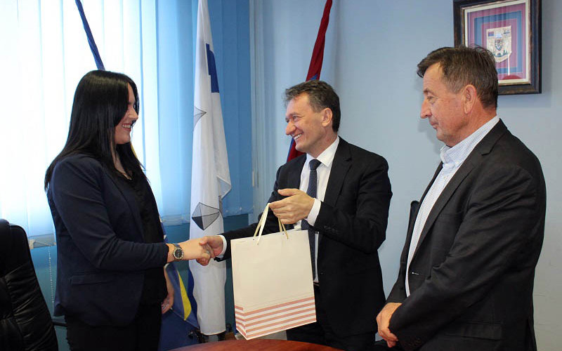 Ugljevik: Podrška opštine uspješnom studentu medicine